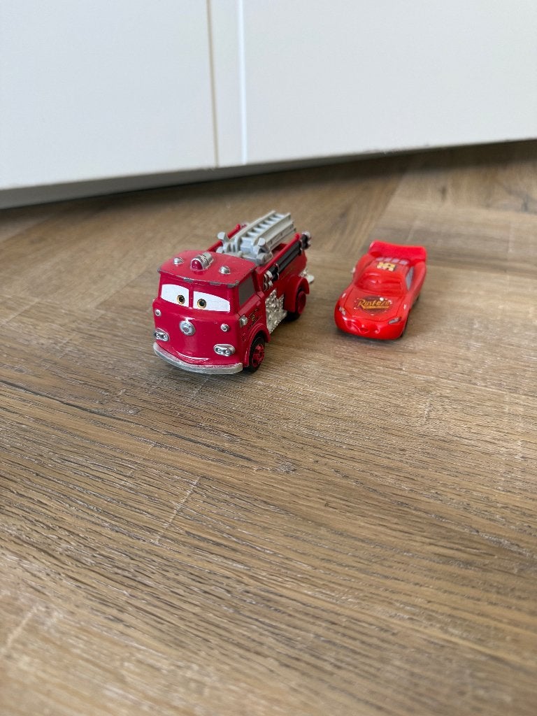 Heel goed 2x Disney Pixar Cars McQueen Rust-eze Brandweer, Ophalen of Verzenden