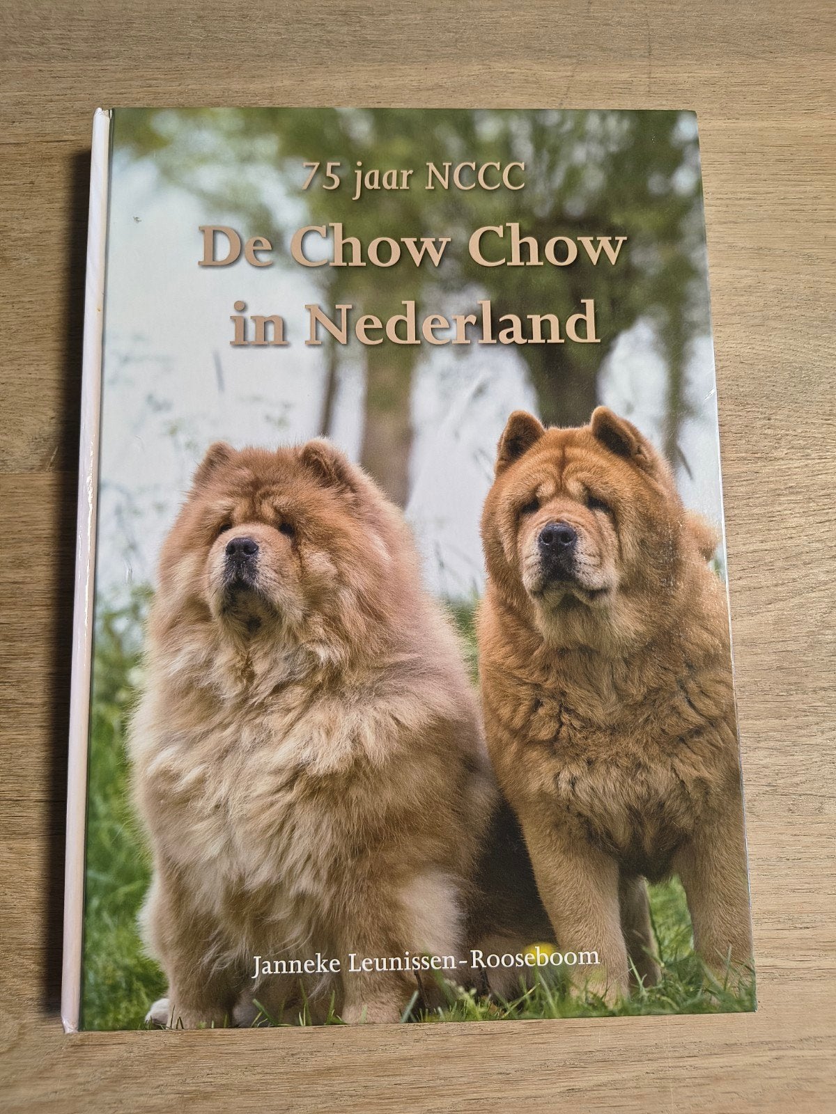 De Chow Chow in Nederland - 75 jaar NCCC, Ophalen of Verzenden, Zo goed als nieuw