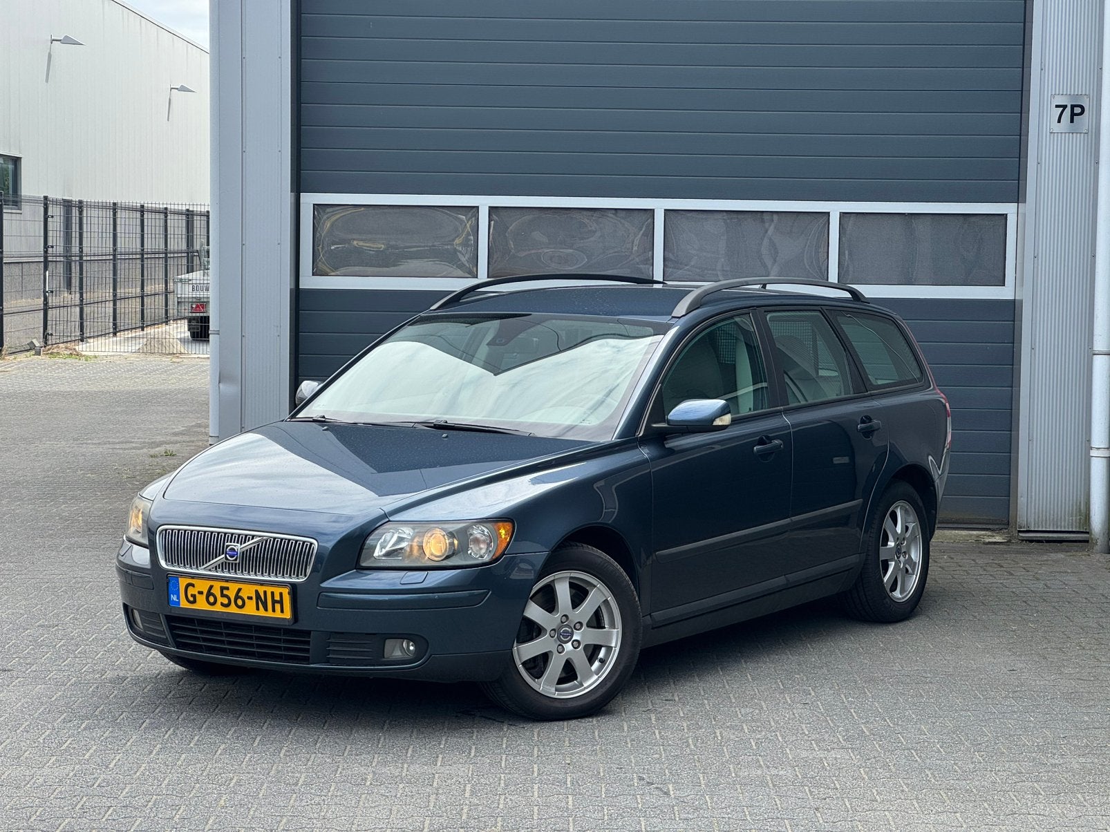 Volvo V50 2.5 T5 2004 Blauw, Auto's, Voorwielaandrijving, Beige, Blauw, Leder en Stof