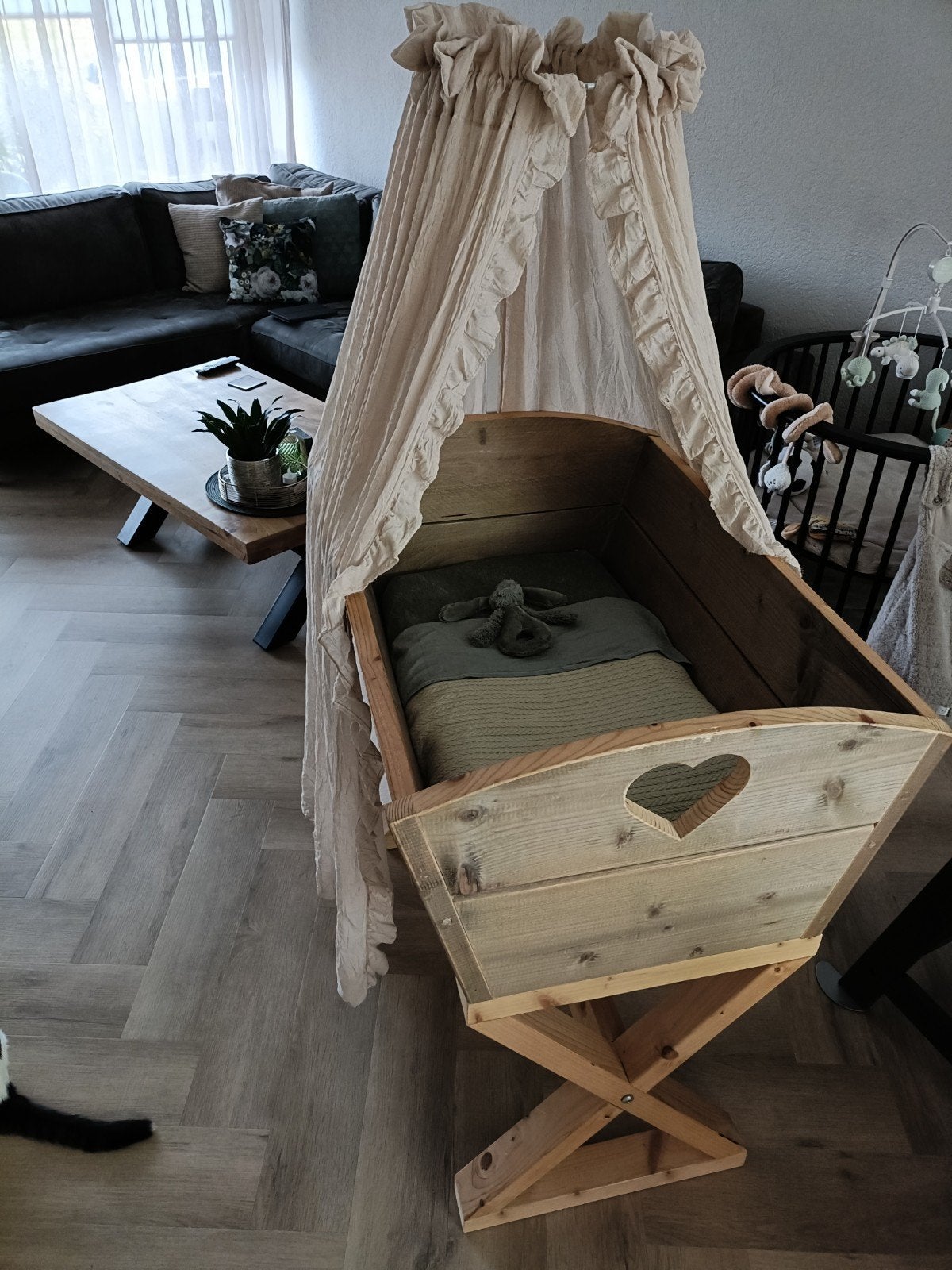 Prachtige wieg met sluier en matrasje - z.g.a.n., Kinderen en Baby's, Babywiegjes en Ledikanten, Ophalen, Zo goed als nieuw, Wieg