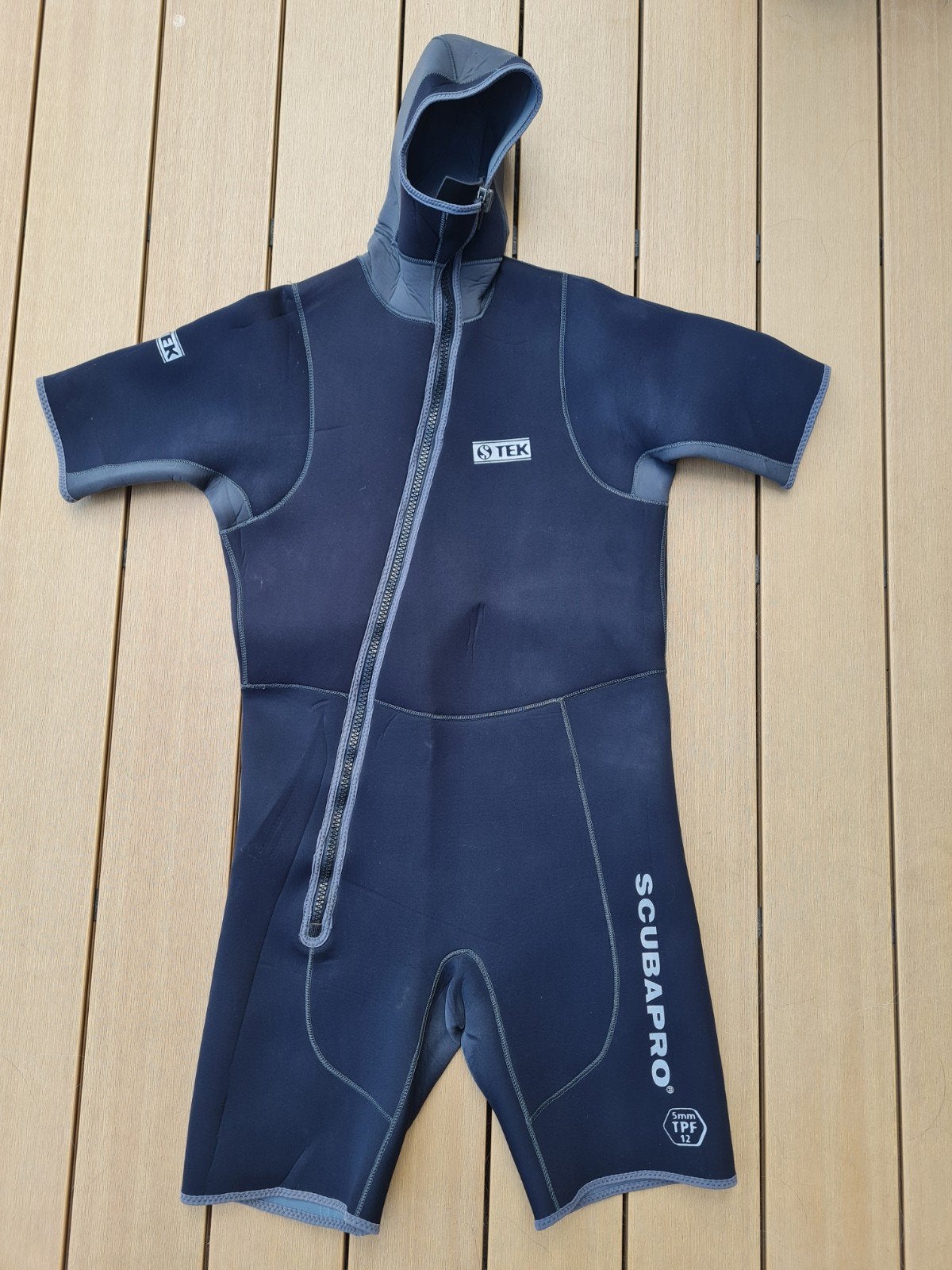 Scubapro TEK Shorty 5mm Neopreen met hood XXL/56, Watersport en Boten, Duiken, Ophalen of Verzenden, Zo goed als nieuw, Duikpak