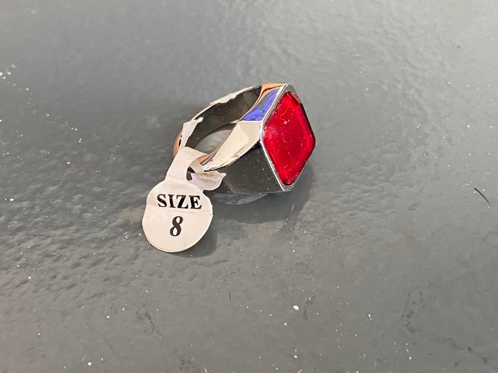 Rode robijn Zegelring. Rvs. Verzilverd. Nieuw maat 8., Sieraden, Tassen en Uiterlijk, Ringen, 20 of groter, Nieuw, Ophalen of Verzenden