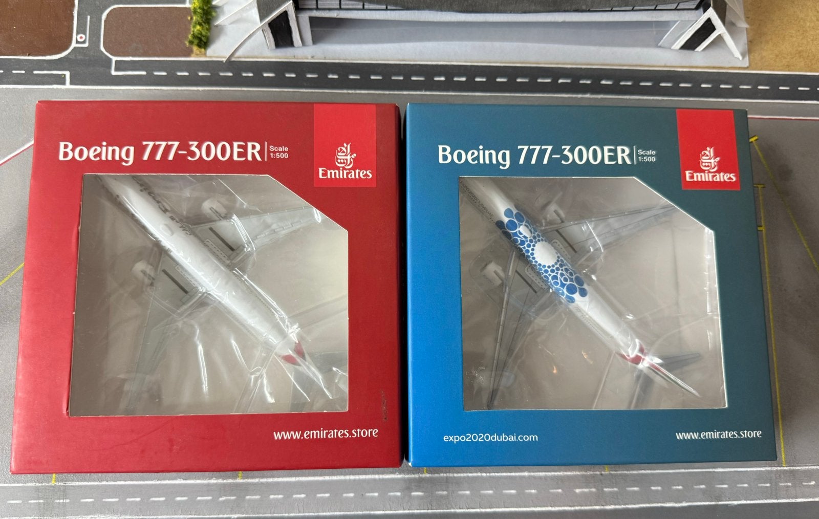 Herpa setje Emirates B777-300ER 1/500, Ophalen of Verzenden, Zo goed als nieuw, Schaalmodel