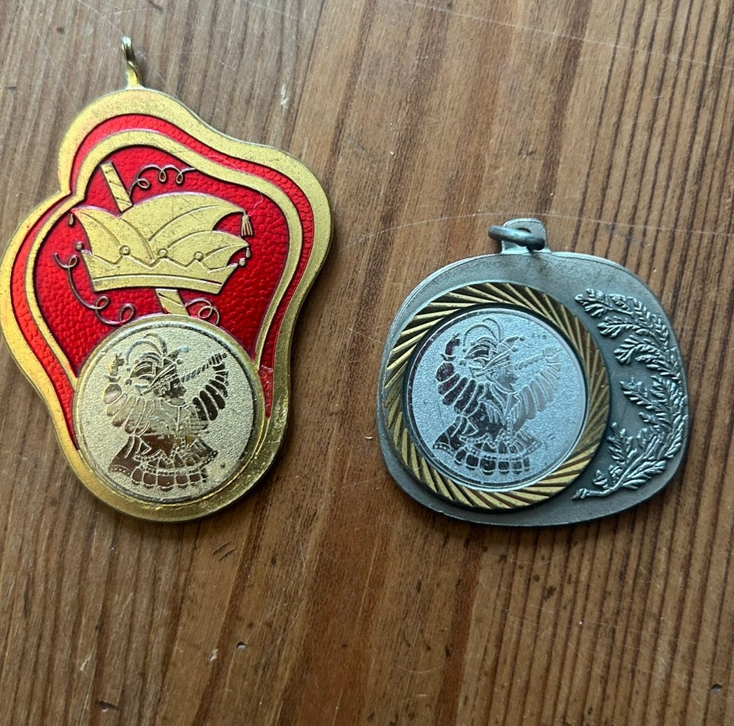 Prins Jan carnavalsmedaille -87/88/89 - de Valleituiters, Ophalen of Verzenden, Overige materialen
