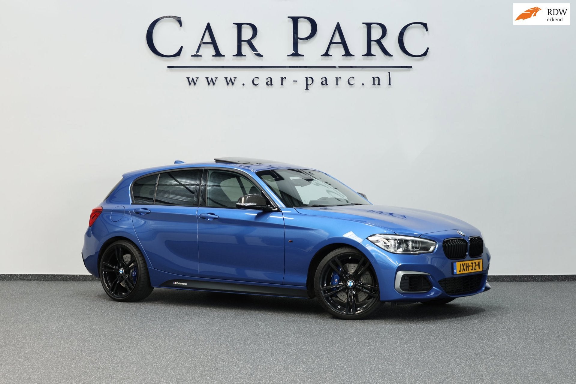 BMW 1-serie M140i xDrive M-PERFORMANCE LED/SCHUIFDAK/ALCANTA, Auto's, BMW, Gebruikt, Blauw, Alcantara, 340 pk