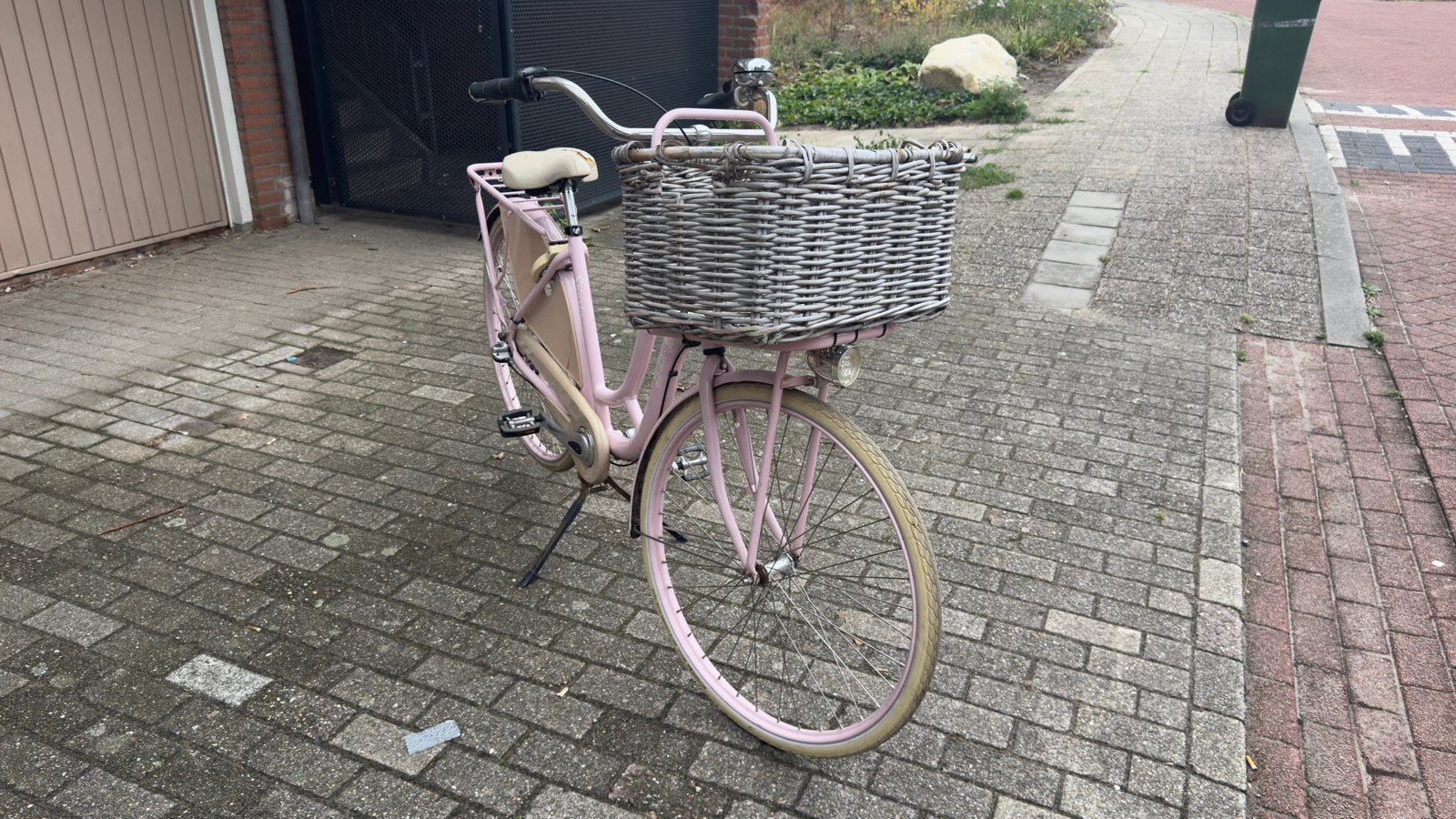 Roze damesfiets met mand van Sparta, Fietsen en Brommers, Fietsen | Dames | Damesfietsen, Ophalen, Terugtraprem, Sparta, Gebruikt