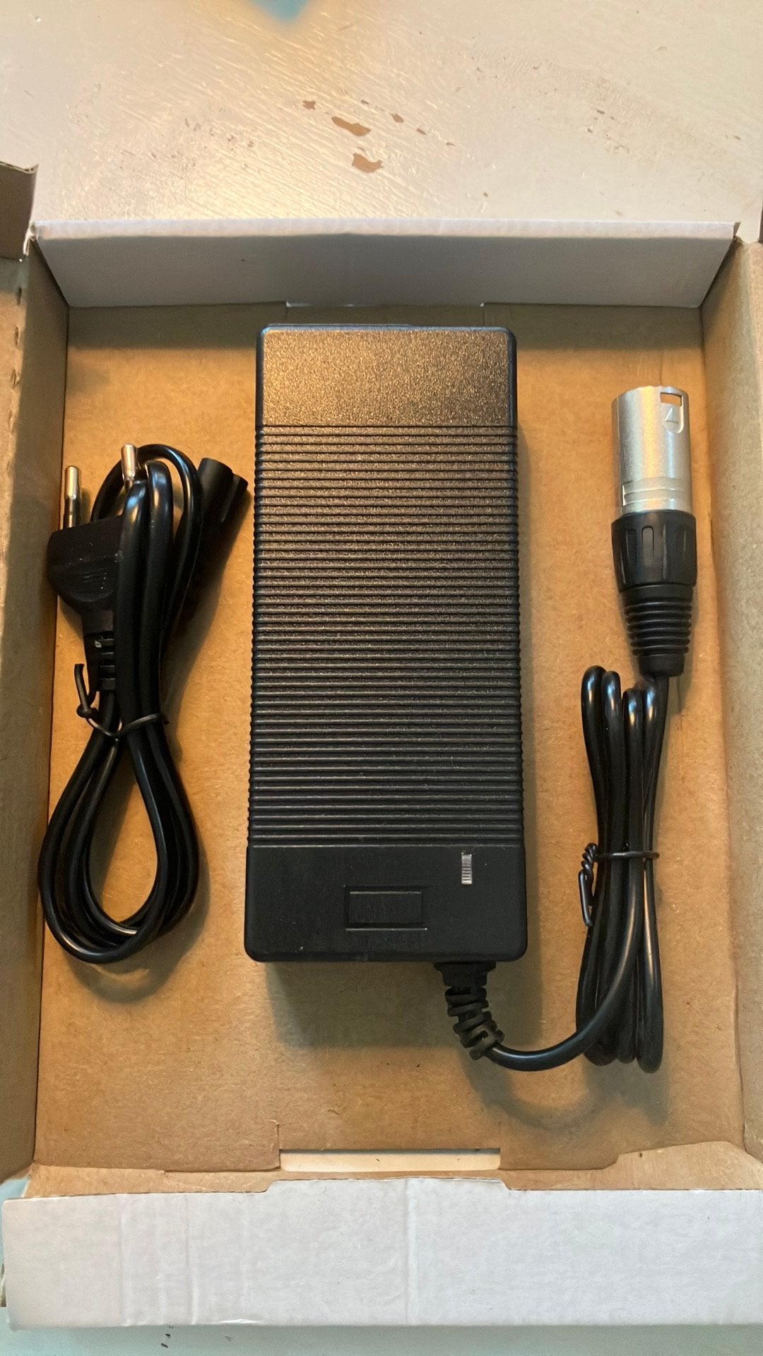 Nieuwe acculader voor Qwic 42V, Ophalen of Verzenden, Nieuw