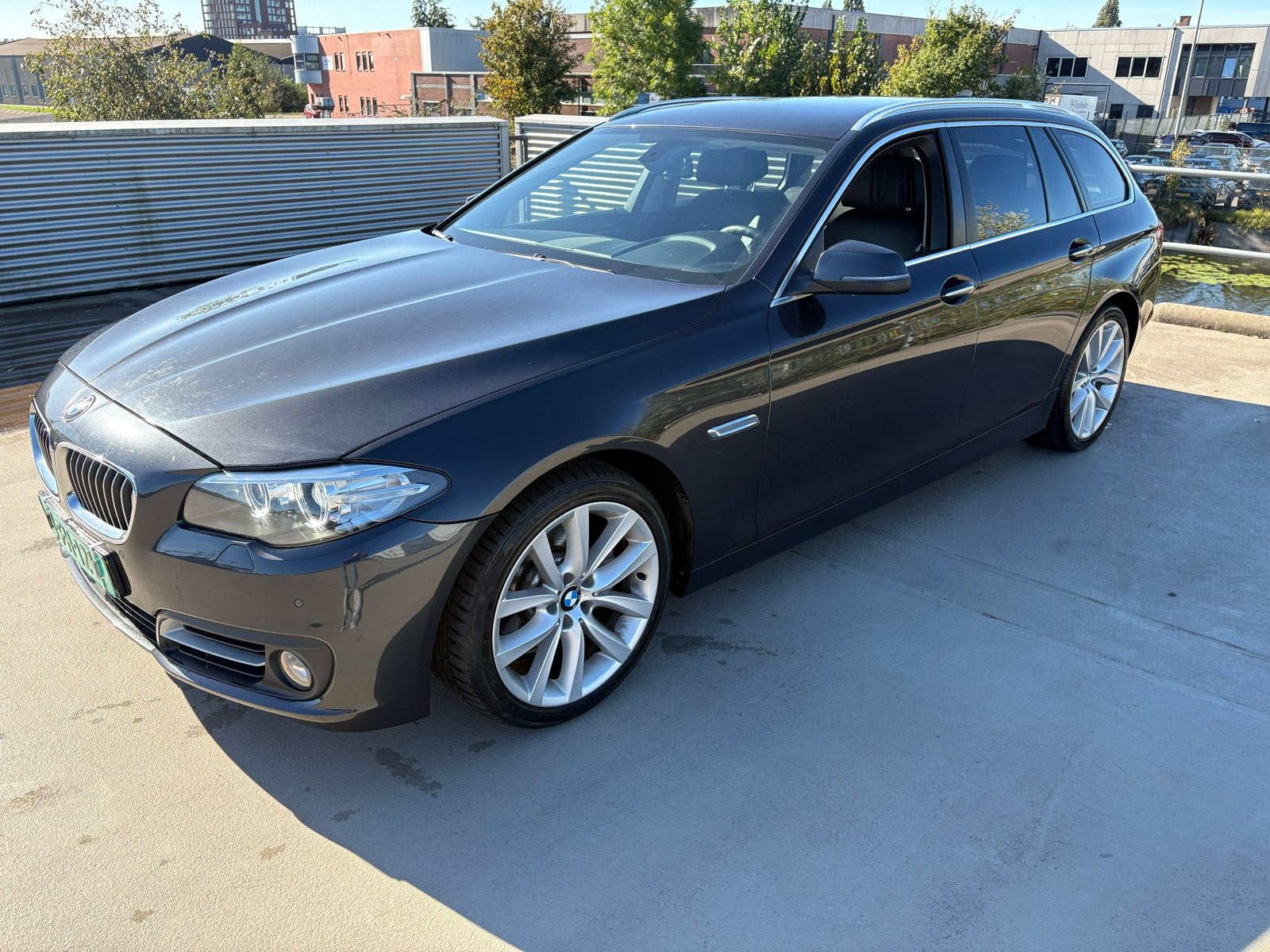 BMW 5-Serie 2.0 520I AUT 184 PK Sedan 2014 Grijs, Auto's, Zwart, 4 cilinders, 2000 kg, Zwart