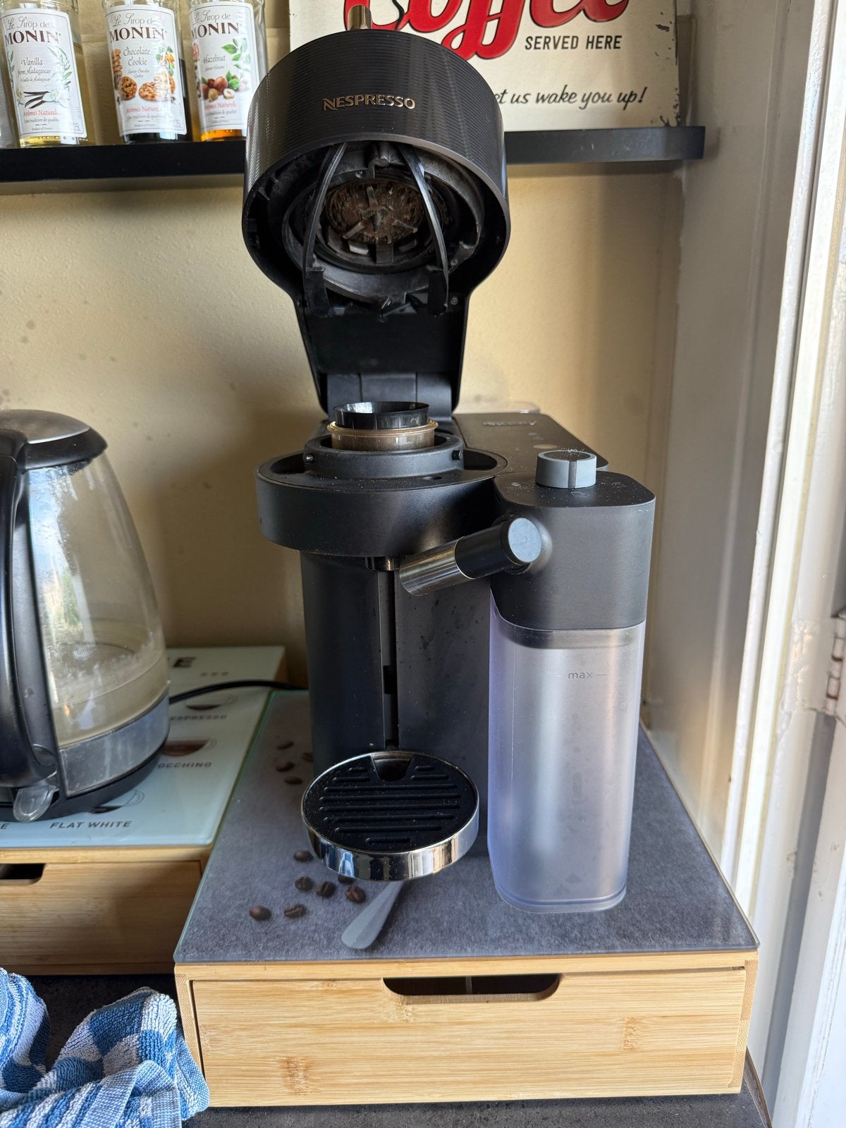 Nespresso DeLonghi Vertuo Lattissima, Ophalen, Gebruikt, Koffiemachine, 2 tot 4 kopjes