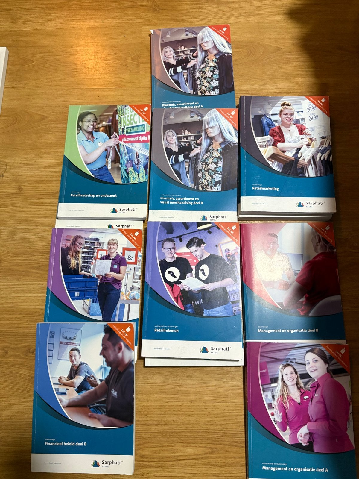 Sarphati Retail boeken (diverse delen) Ondernemer handel, Boeken, Ophalen of Verzenden, Gamma, Gelezen, MBO