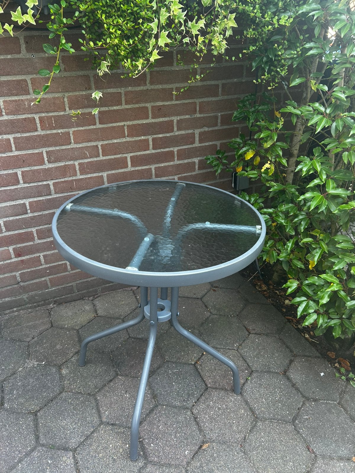 Handig rond tuintafeltje met glazen blad bistro tafeltje, Ophalen, Gebruikt, Rond, Metaal