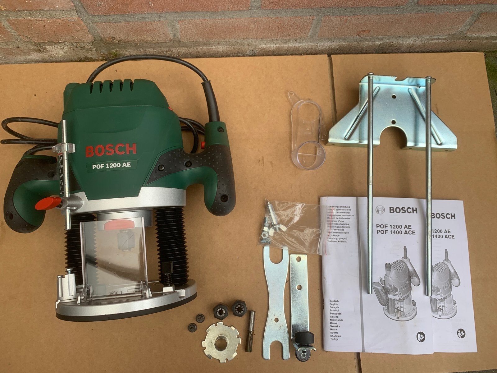 Bosch bovenfrees POF 1200 AE, Ophalen, Zo goed als nieuw, Elektrisch, Bovenfrees