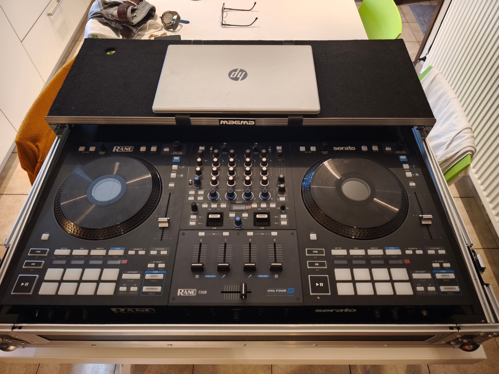 rane four + Decksaver + flightcase, Muziek en Instrumenten, Ophalen of Verzenden, Zo goed als nieuw