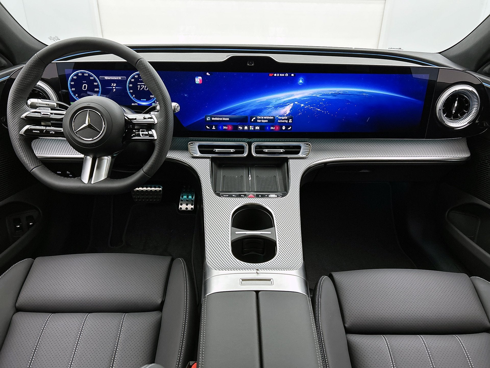 Foto 4 van Mercedes-Benz C-Klasse 400 4MATIC Launch Edition 94 kWh | Ni