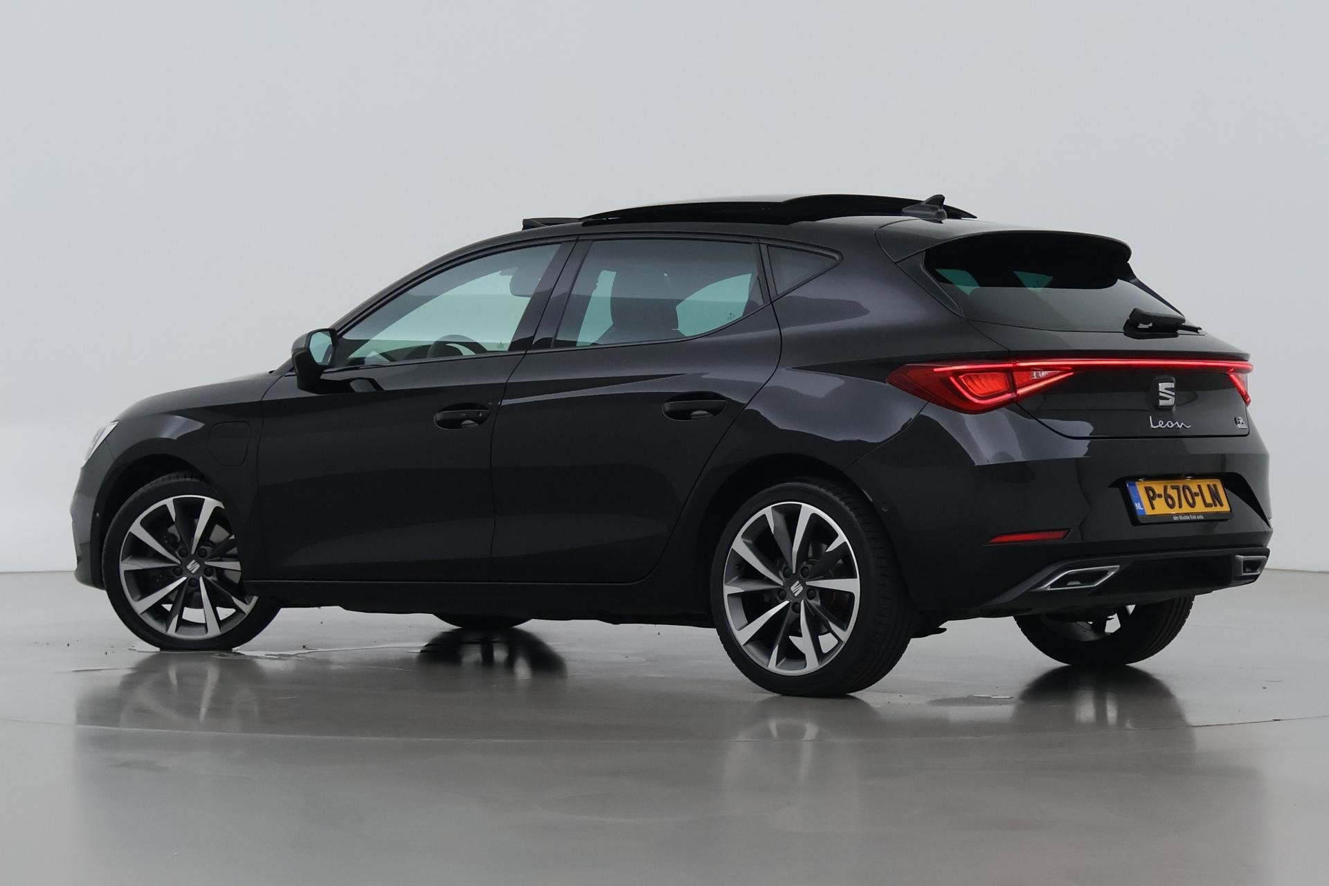 SEAT Leon 1.4 TSI eHybrid PHEV FR | ACC | Panoramadak | Stuu, Auto's, Gebruikt, Leon, Zwart, Plug-in hybride