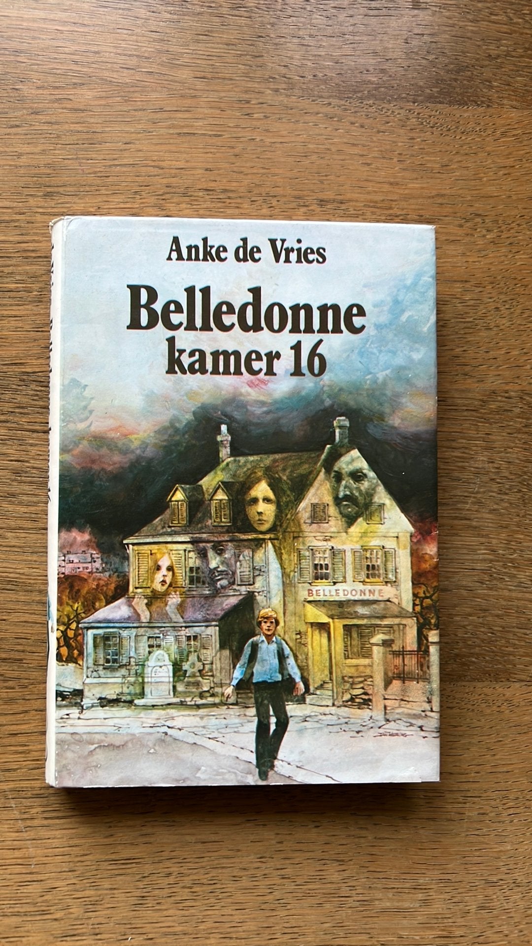Belledonne kamer 16 - Anke de Vries (Jeugdboek), Ophalen of Verzenden, Gelezen, Fictie algemeen