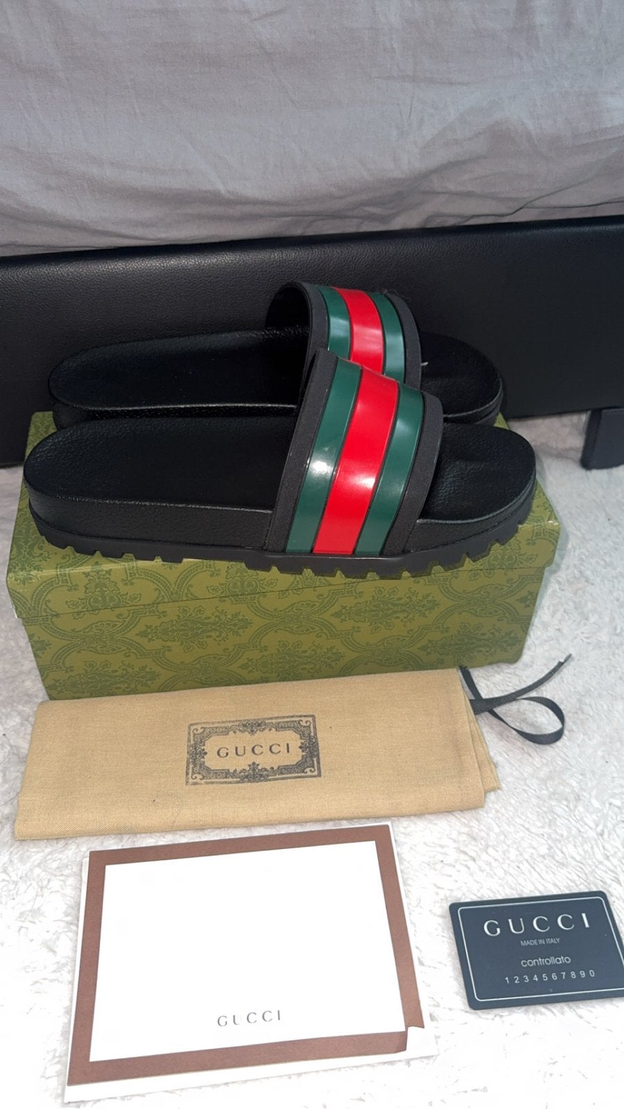 Gucci slippers maat 44 ongedragen met alle toebehoren, Zwart, Nieuw, Ophalen, Slippers