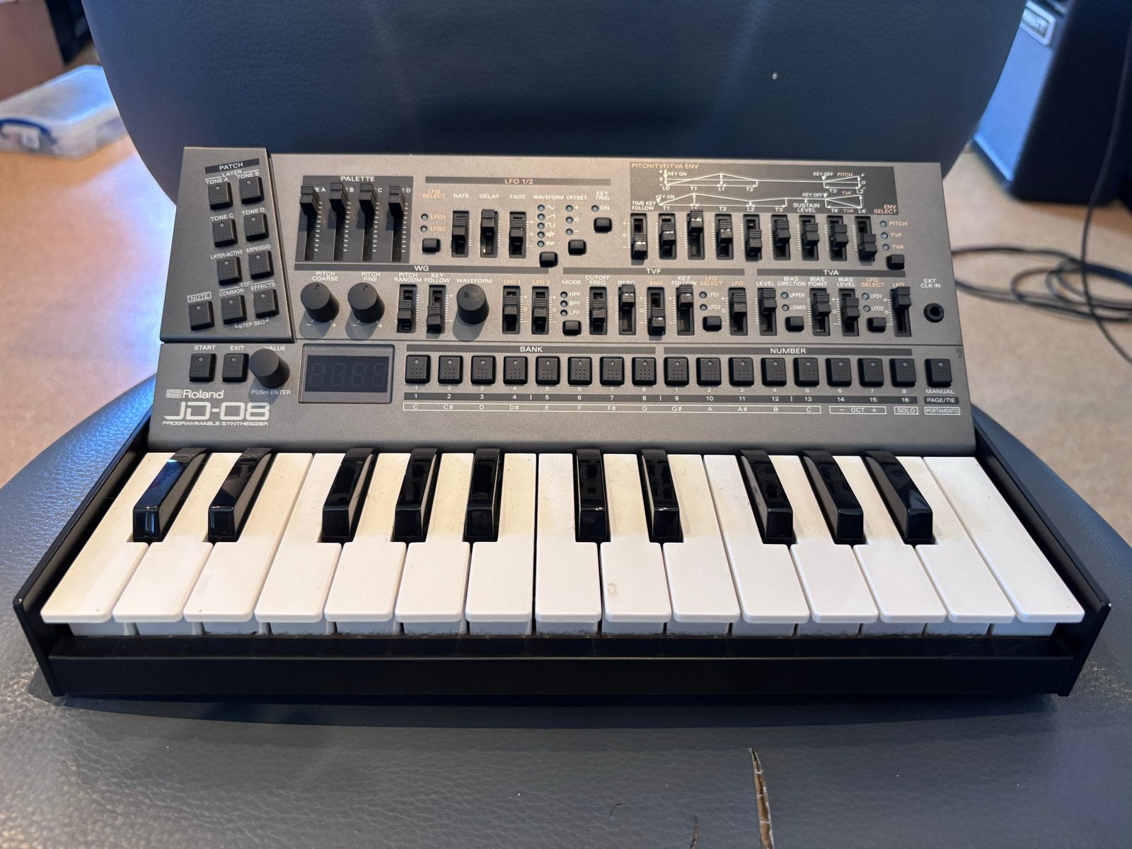 Roland JD-08 Synthesizer en Behringer Deepmind 6, Muziek en Instrumenten, Roland, Zo goed als nieuw, Met midi-aansluiting, Overige aantallen