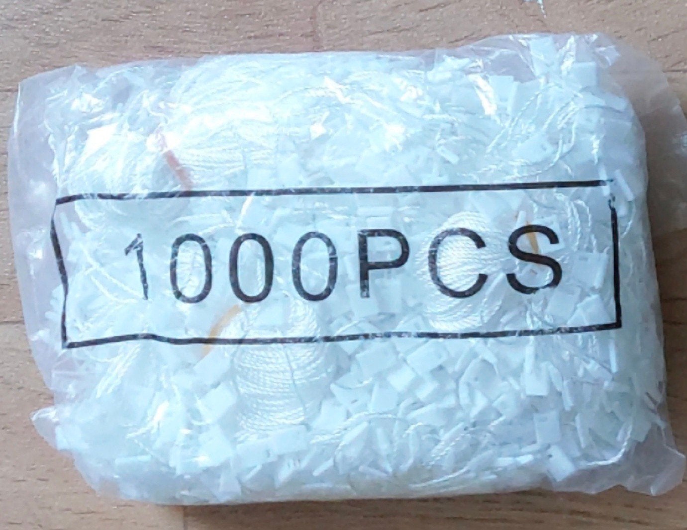 1.000 stuks witte hangtag koordjes met kliksluiting €15, Ophalen of Verzenden, Nieuw