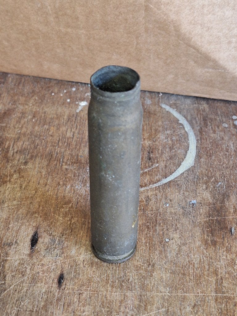 Oude lege Canadese WO2 huls 20mm Hispano uit 1945, Ophalen of Verzenden, Engeland, Hulzen of Bodemvondsten