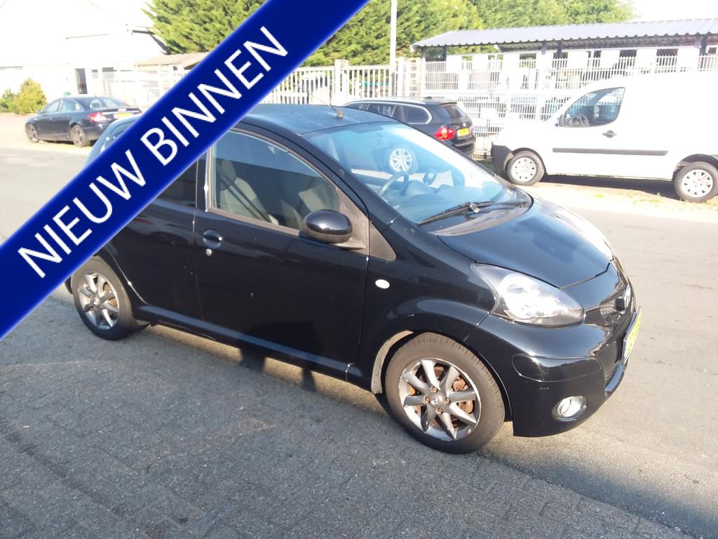 Toyota Aygo 1.0-12V Dynamic Navigator (bj 2011), Voorwielaandrijving, Euro 5, Stof, Gebruikt