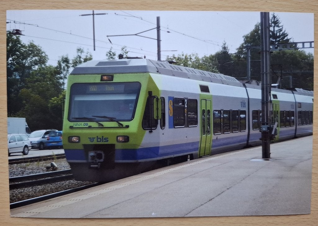 Foto BLS treinstel in Emmental Zwitserland, Verzamelen, Foto's en Prenten, Nieuw, Foto, Buitenland, 1980 tot heden, Verzenden