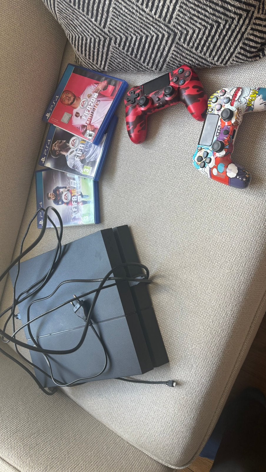 PlayStation 4 1 tb met games en controllers, 3 spelers of meer, Ophalen, Zo goed als nieuw, Vanaf 3 jaar