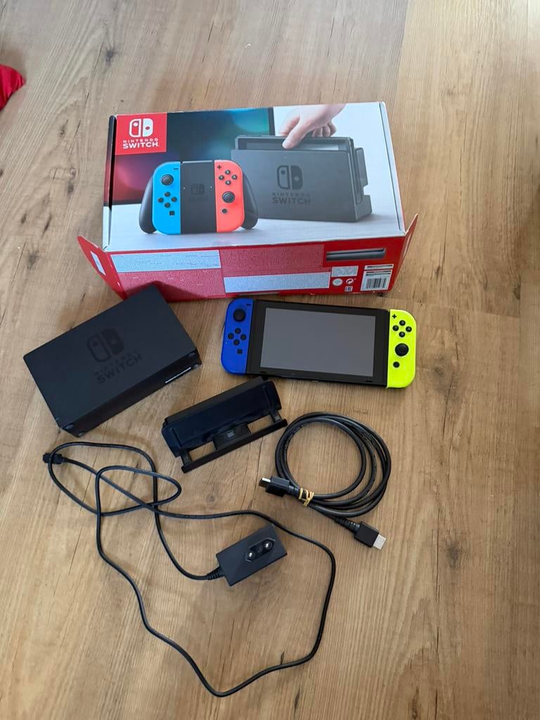 Nintendo switch incl vele accessoires, Ophalen, Zo goed als nieuw, Met 2 controllers, Switch Original