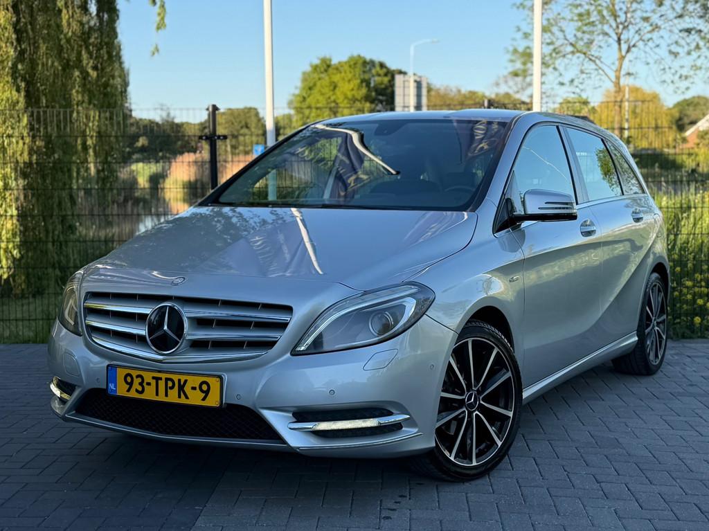 Mercedes-Benz B-klasse 180 AUT / CLIMA / CRUISE / LEDER / TR, Auto's, Euro 5, 1325 kg, Gebruikt, Zwart