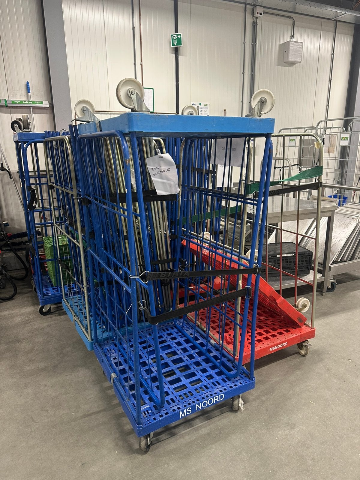 2 heks rolcontainers met kunststof bodem, 100 liter of meer, Ophalen, Gebruikt, Transportkar