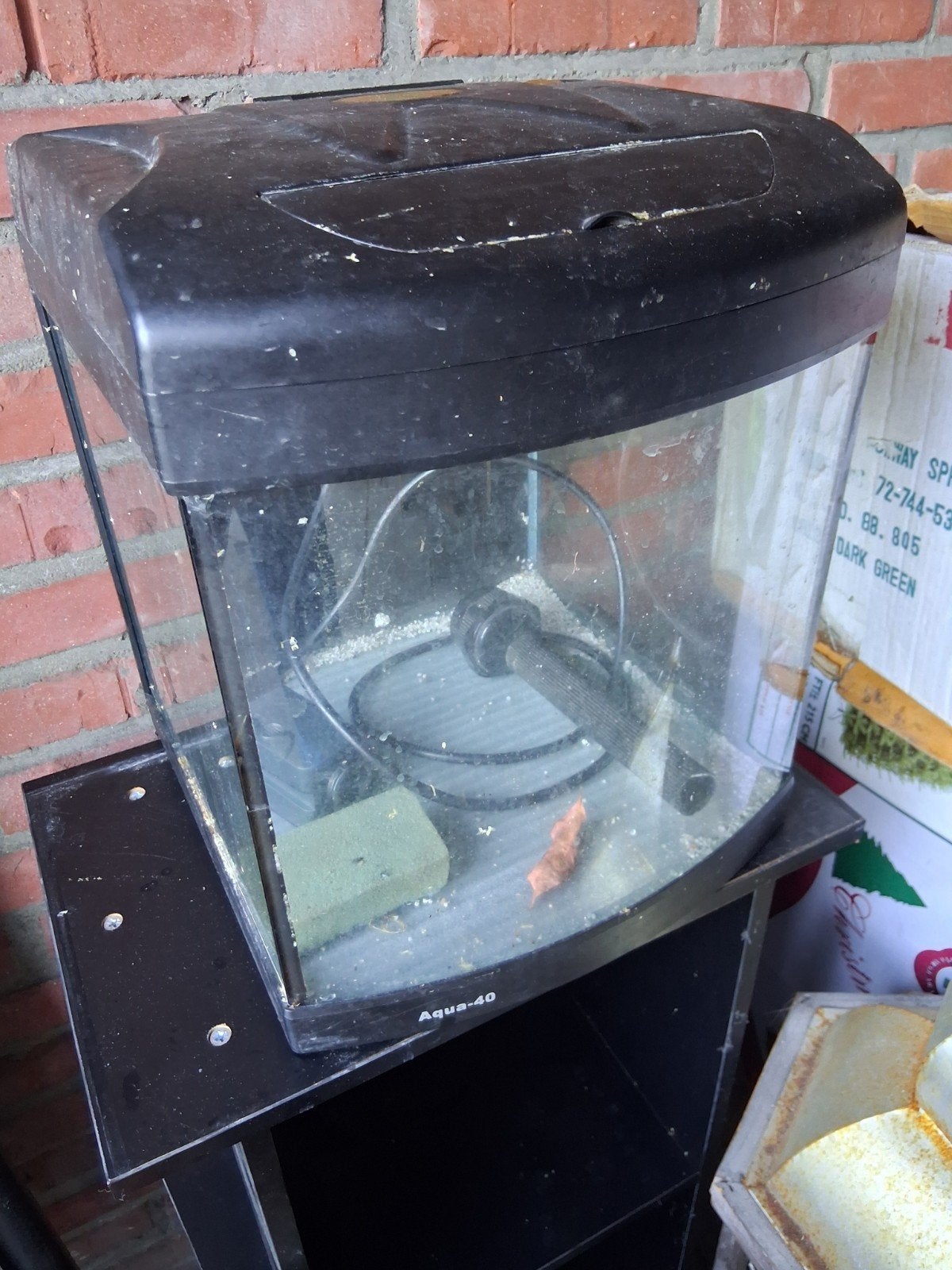 klein aquarium is gebruikt..je moet hem zelf schoon maken, Ophalen