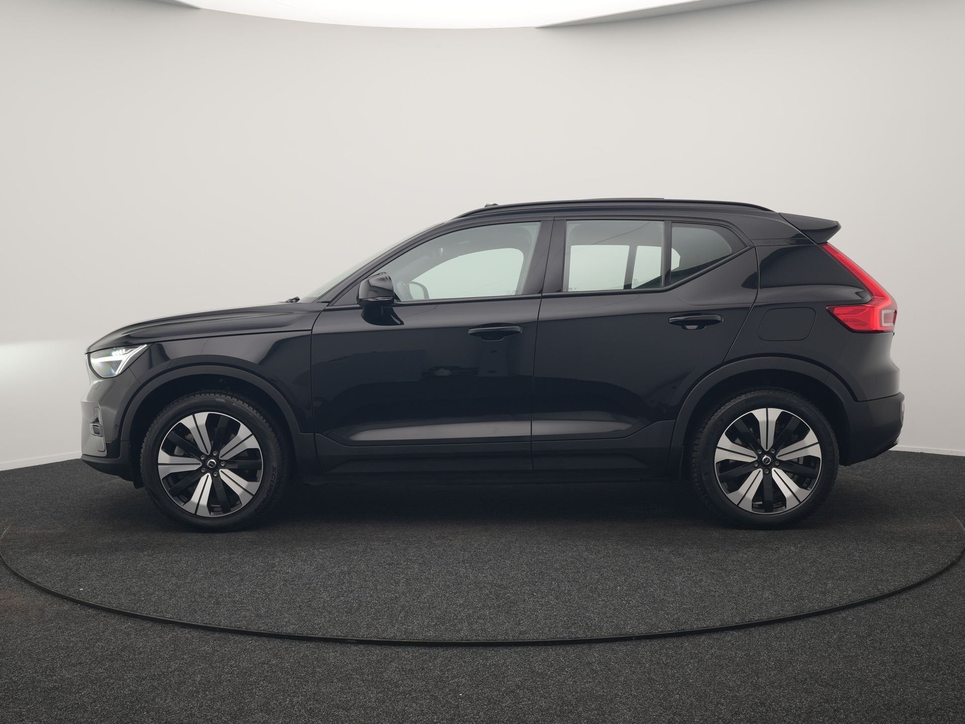 Volvo XC40 Ultimate Recharge Pure 70 kWh 231pk Dealer O.H. |, Gebruikt, Zwart, 231 pk, SUV of Terreinwagen