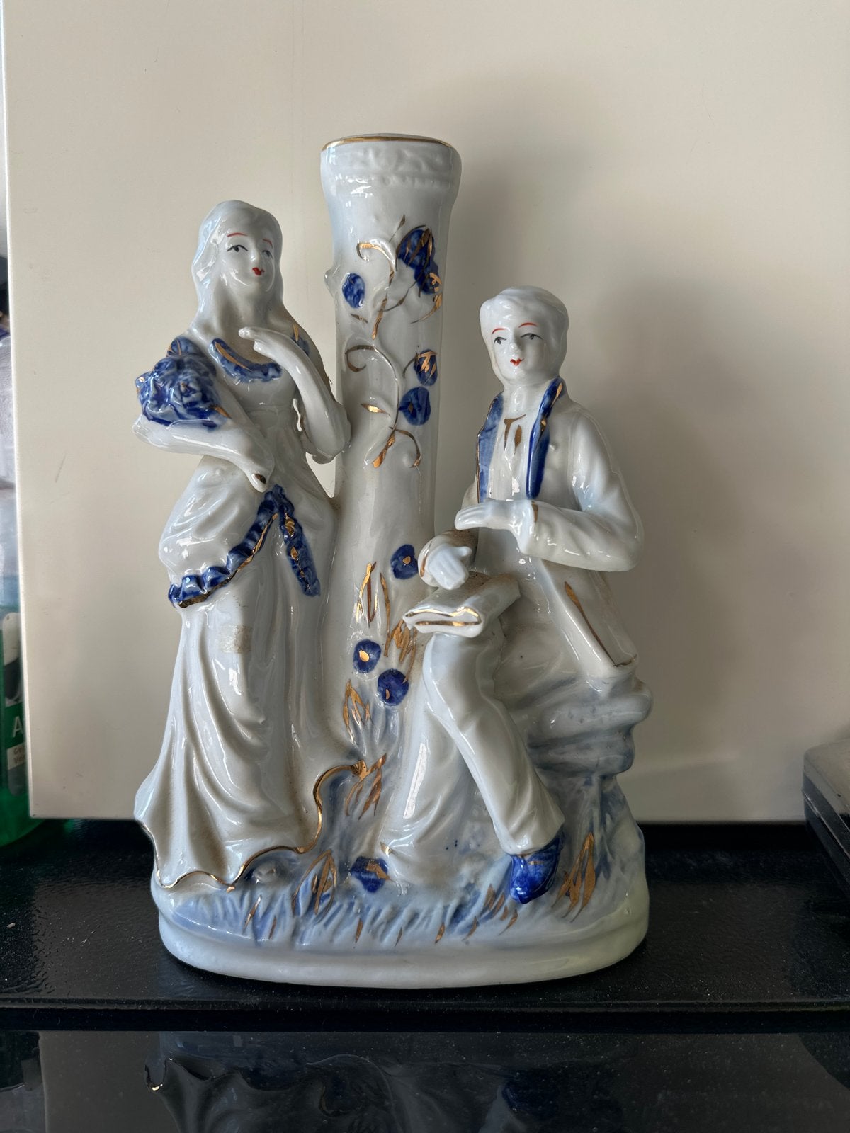 Romantische Porseleinen Vaas met Victoriaanse Figuren, Ophalen of Verzenden