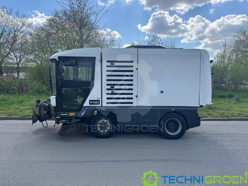 Ravo veegmachine 540 EURO 6 2017 met derde borstelarm STH, Ophalen