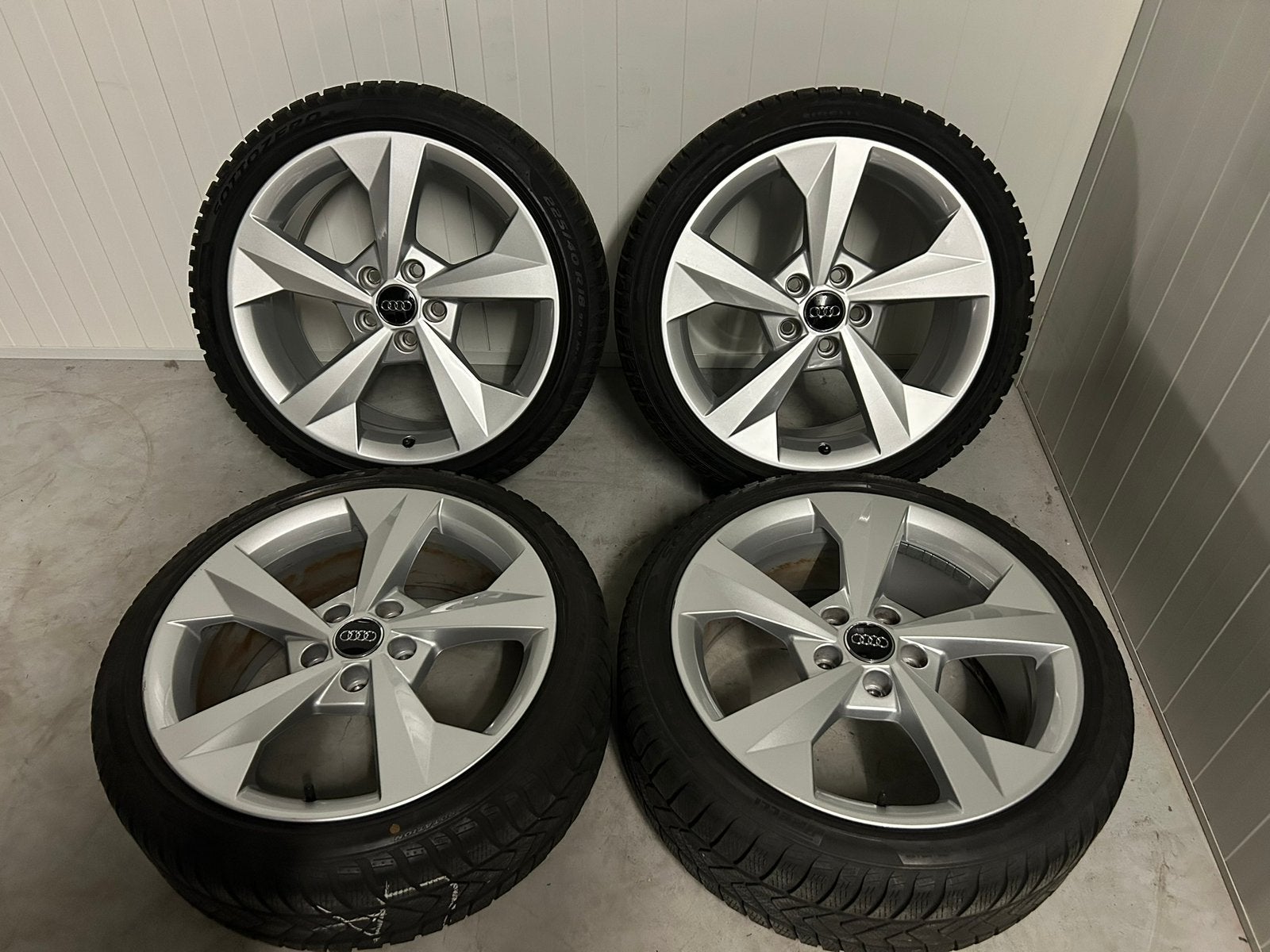 Originele Audi A3 S3 8Y 18 inch Pirelli SottoZerro 3 Winter, Auto-onderdelen, Banden en Velgen, Ophalen, Gebruikt, Banden en Velgen