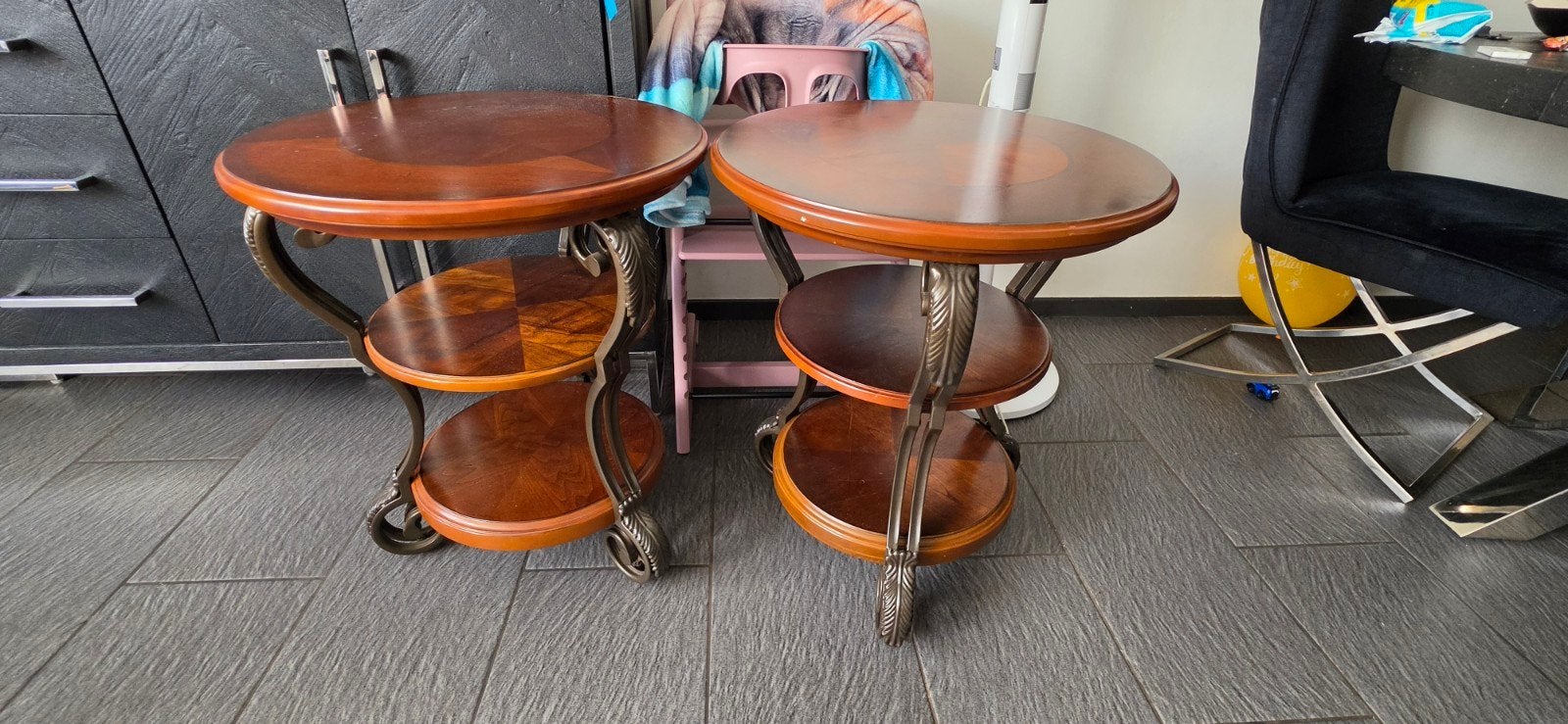 Set van 2 klassieke bijzettafels met houten bladen, Huis en Inrichting, Ophalen, Minder dan 55 cm, Gebruikt, Klassiek