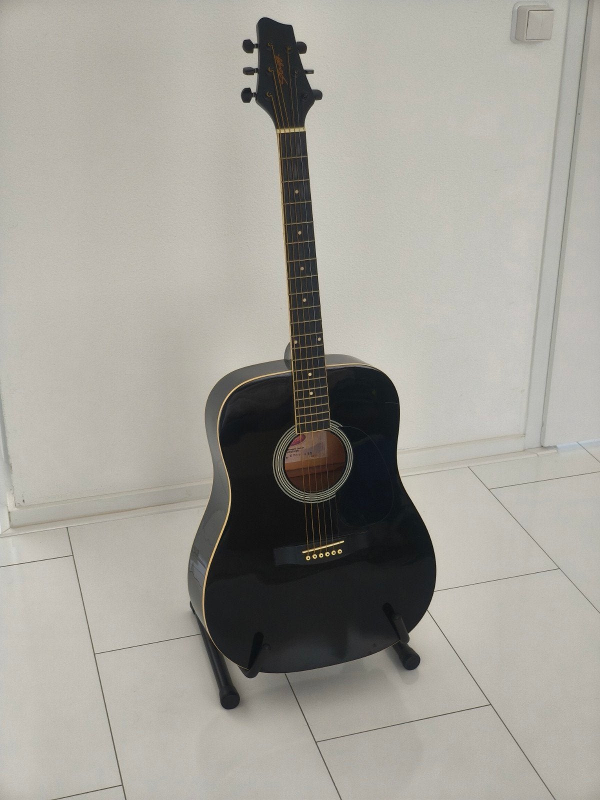 Stagg SW203BK Akoestische Gitaar met standaard, Muziek en Instrumenten, Ophalen, Zo goed als nieuw