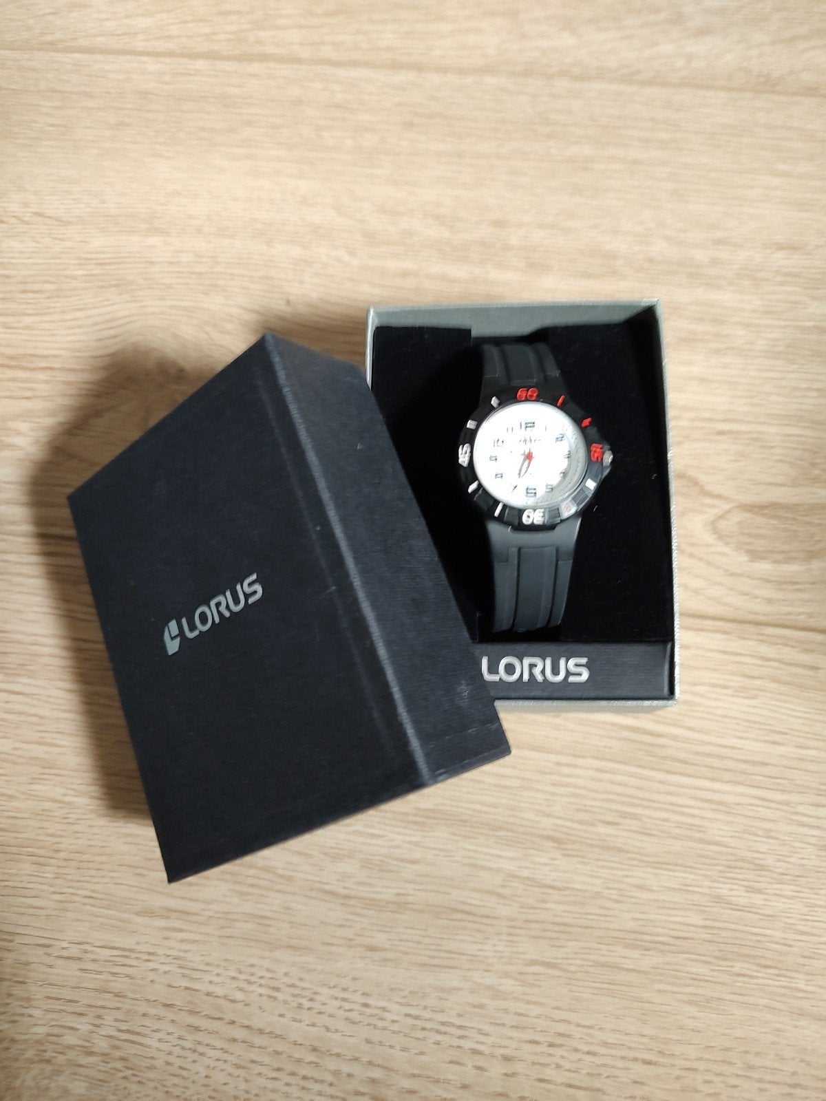 Lorus Polshorloge met Zwarte Siliconen Band, Ophalen of Verzenden, Zo goed als nieuw, Zwart, Jongen of Meisje