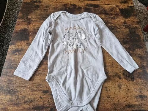 Grijze happy family romper Maat 92 h3, Kinderen en Baby's, Kinderkleding | Maat 92, C&A, Jongen of Meisje, Onbekend, Nieuw