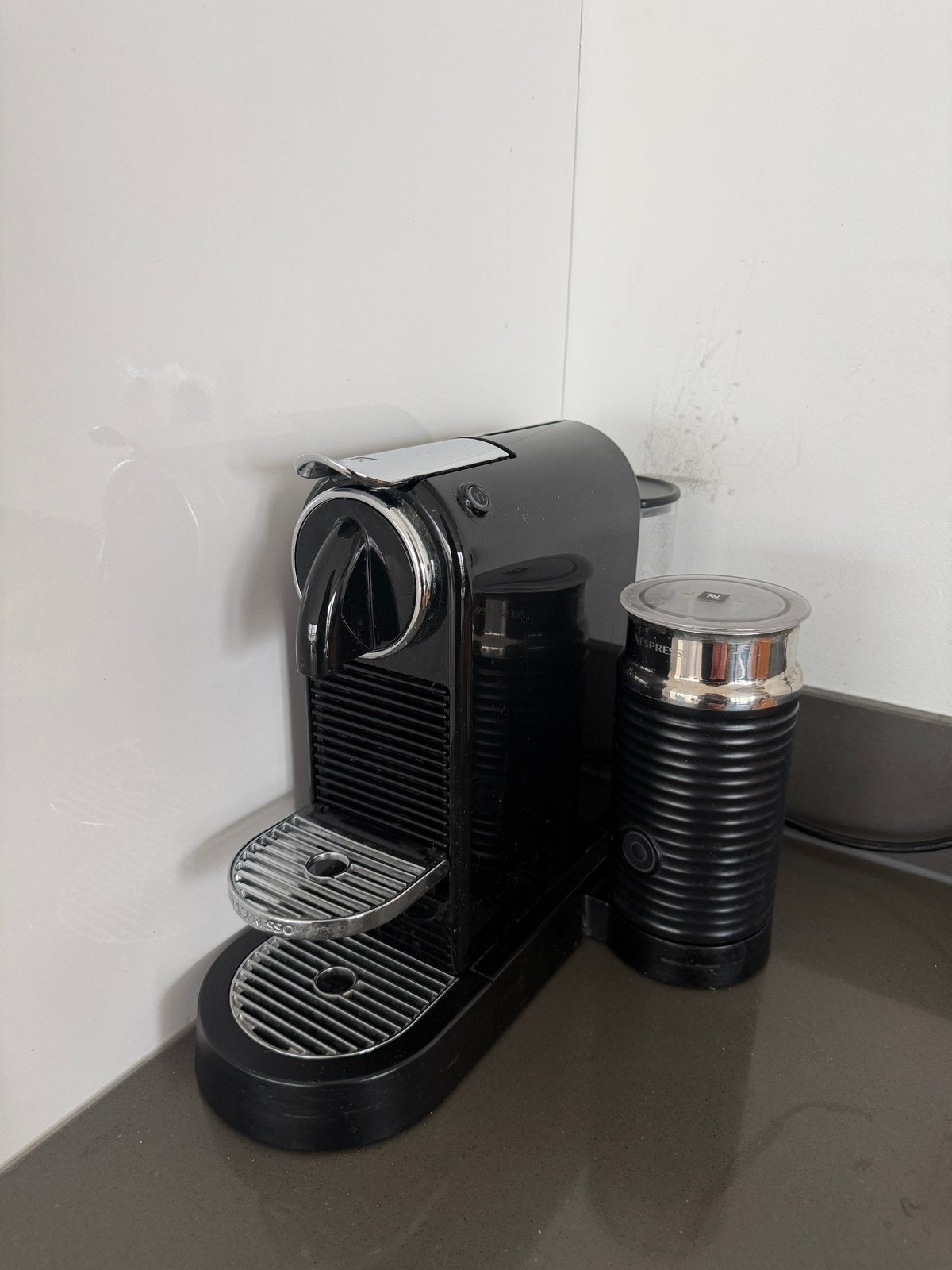 Nespresso Citiz & Milk Black - Koffiezetapparaat met Melkops, Witgoed en Apparatuur, Gebruikt, Koffiemachine, Ophalen of Verzenden