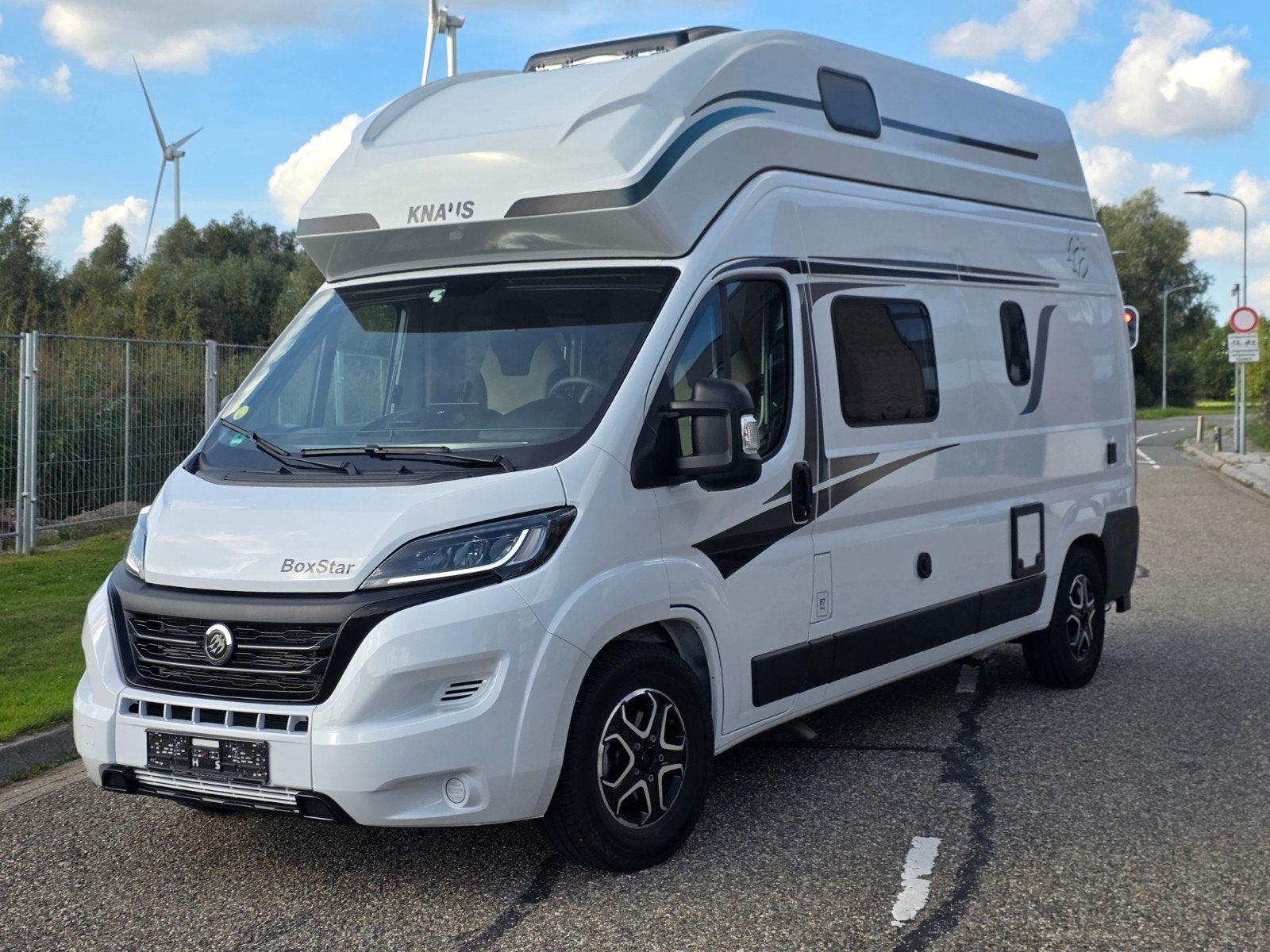 Knaus Boxstar 600 Street XL, automaat, compacte 4-persoons, Caravans en Kamperen, Automaat, Verwarmde buitenspiegels, Buscamper of Camperbus