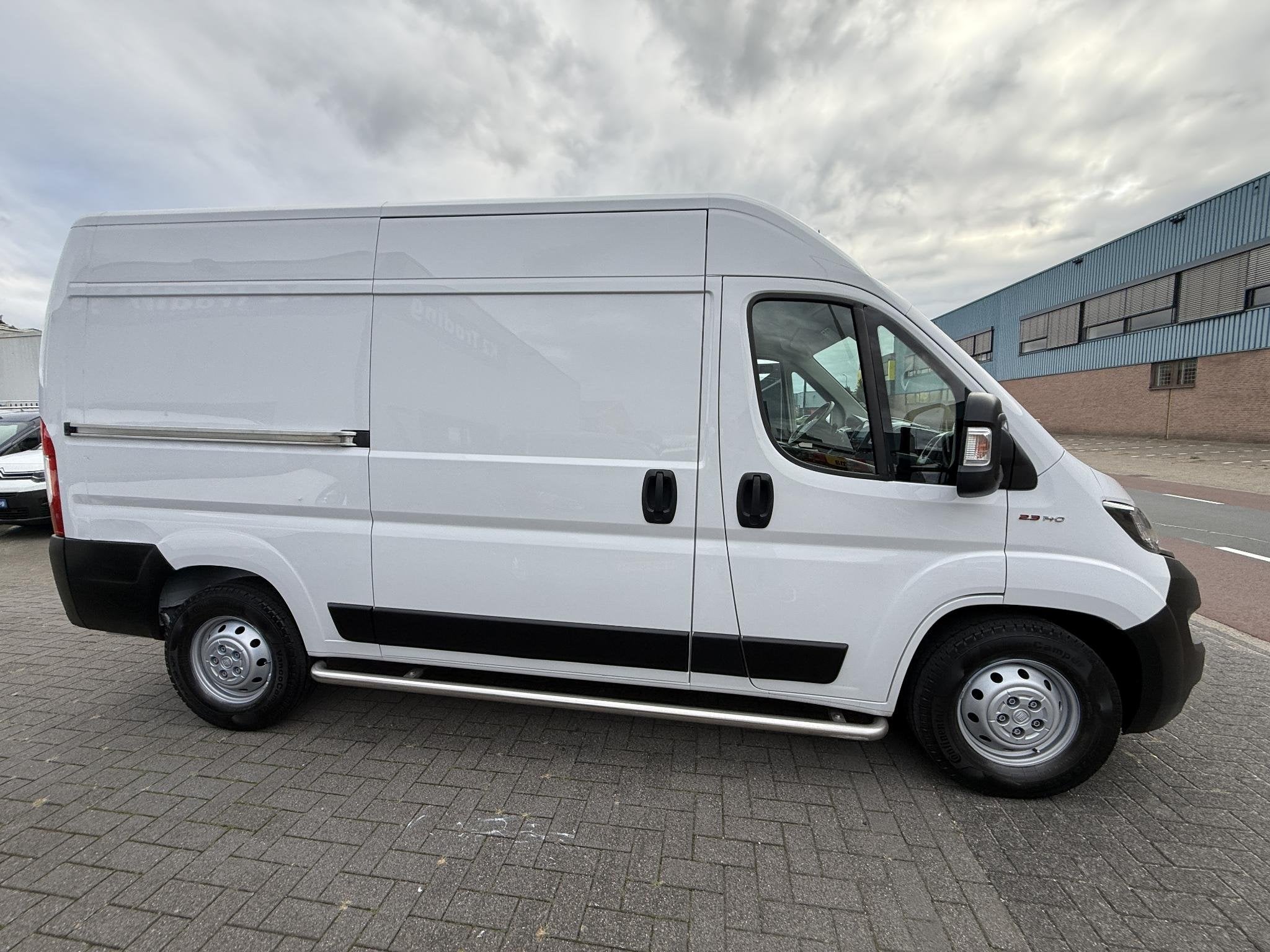 Fiat Ducato 33 2.3 MultiJet L2H2 AUTOMAAT EURO-6 CAMERA NAVI, Auto's, Stof, Gebruikt, Euro 6, 2500 kg