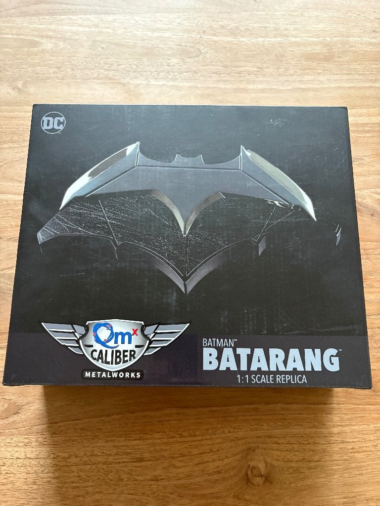 Batman Batarang life size replica, Ophalen of Verzenden, Zo goed als nieuw, Film, Beeldje, Replica of Model