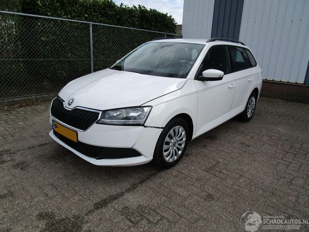 Skoda Fabia 1.0 TSI Navi Airco (bj 2022), Auto diversen, Schadeauto's, Infoline@skoda-auto.cz, Overige carrosserieën, Wit, Handgeschakeld