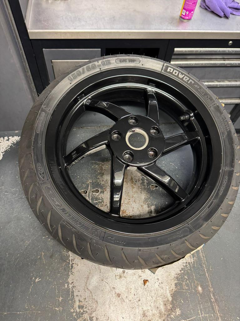 Vespa Gts 13 inch set NIEUW VESPA GTS 300 310 velgen wielen, Ophalen of Verzenden, Zo goed als nieuw, Overige typen