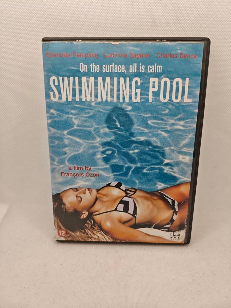 On the surface, all is calm swimming pool dvd, Alle leeftijden, Ophalen of Verzenden, Zo goed als nieuw