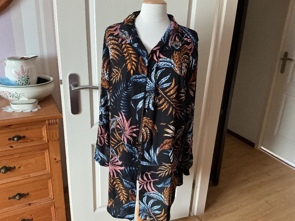 Mooie blouse van city Live. Oksel tot oksel is 60 cm, Kleding | Dames, City Life, Zwart, Maat 46/48 (XL) of groter, Ophalen of Verzenden