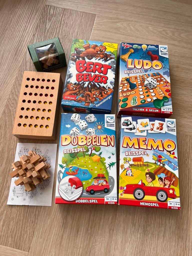 Reisspel Ludo, 4 op een rij, Bert bever en meer, Hobby en Vrije tijd, Gezelschapsspellen | Kaartspellen, Ophalen of Verzenden