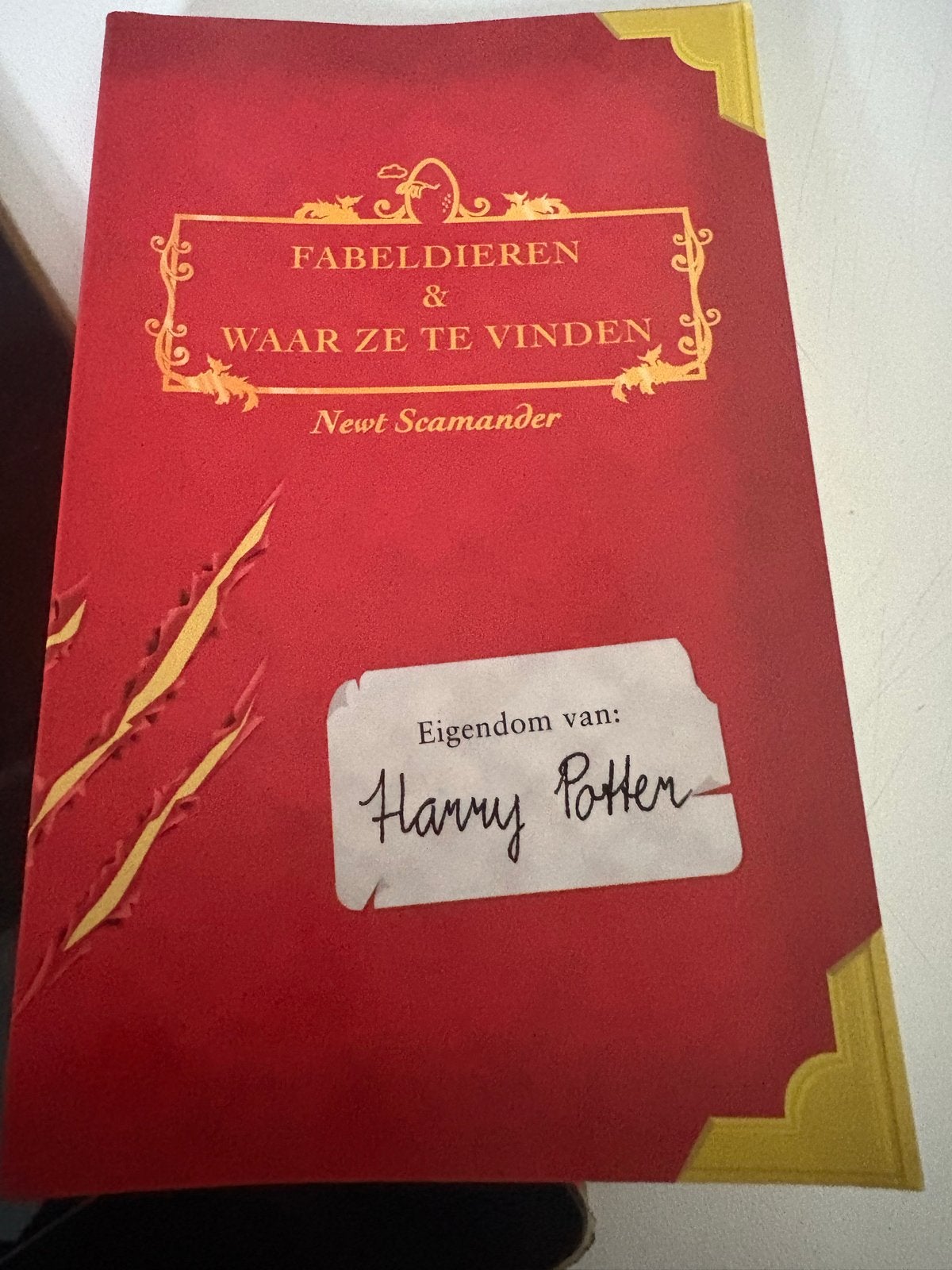 Fabeldieren & Waar Ze Te Vinden - Harry Potter editie, Ophalen of Verzenden, Zo goed als nieuw, Boek of Poster