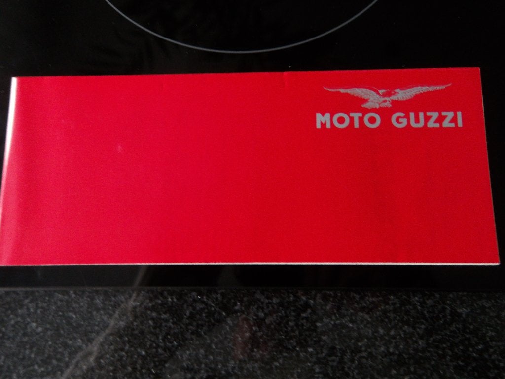 Moto Guzzi 2004 modellen folder met posterzijde Breva 1100, Motoren, Ophalen of Verzenden, Moto Guzzi